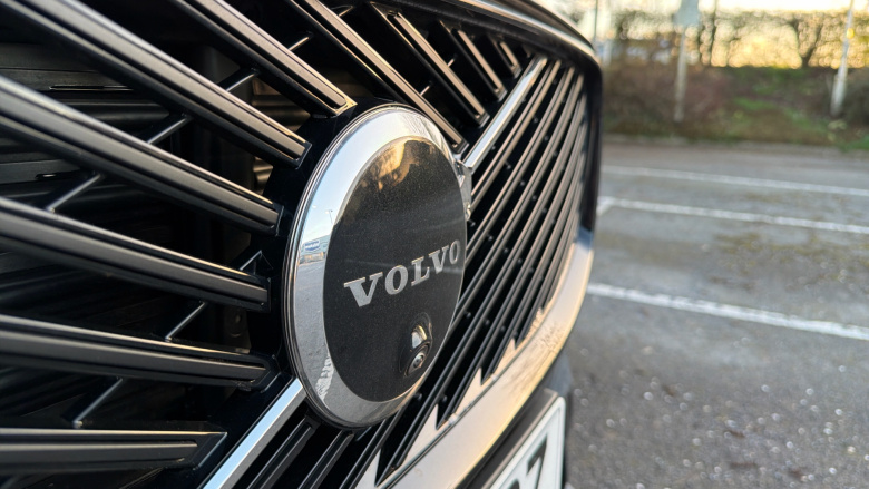 Volvo XC60 2.0 B5P Plus Dark 5dr AWD Geartronic Petrol Estate